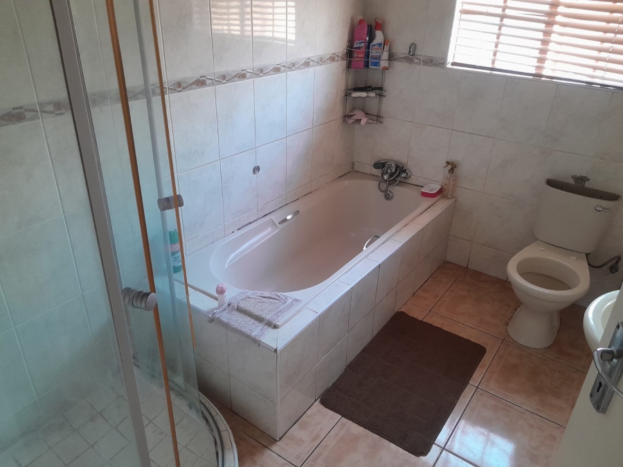 3 Bedroom Property for Sale in Geelhoutpark North West